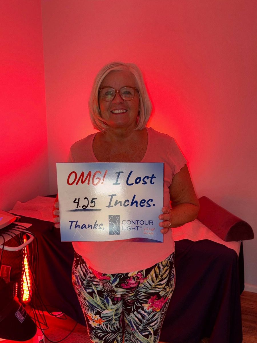 Lux Bio Therapy patient holding a sign reading OMG I lost 4.25 inches after a single Contour Light session
